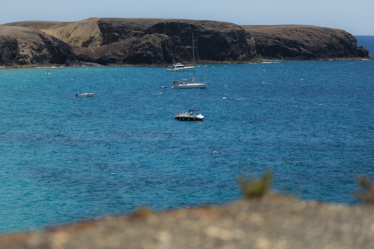 Barche a vela all’ancora nella baia di Playa Mujeres